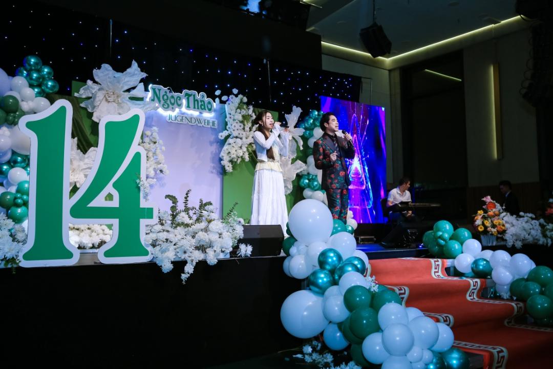 ngoc son ngoc thao9 Danh ca Ngọc Sơn dành trọn tâm huyết cho lễ trưởng thành của học trò tại Đức