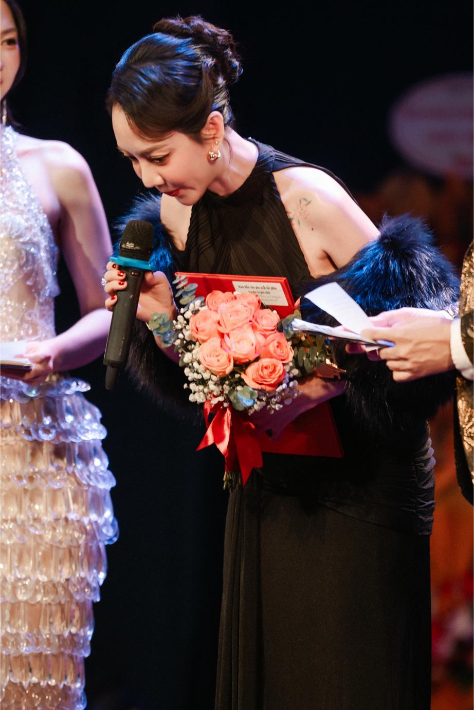 THUTRANG 18 Thu Trang nói gì khi nhận giải Cánh diều vàng 2025?