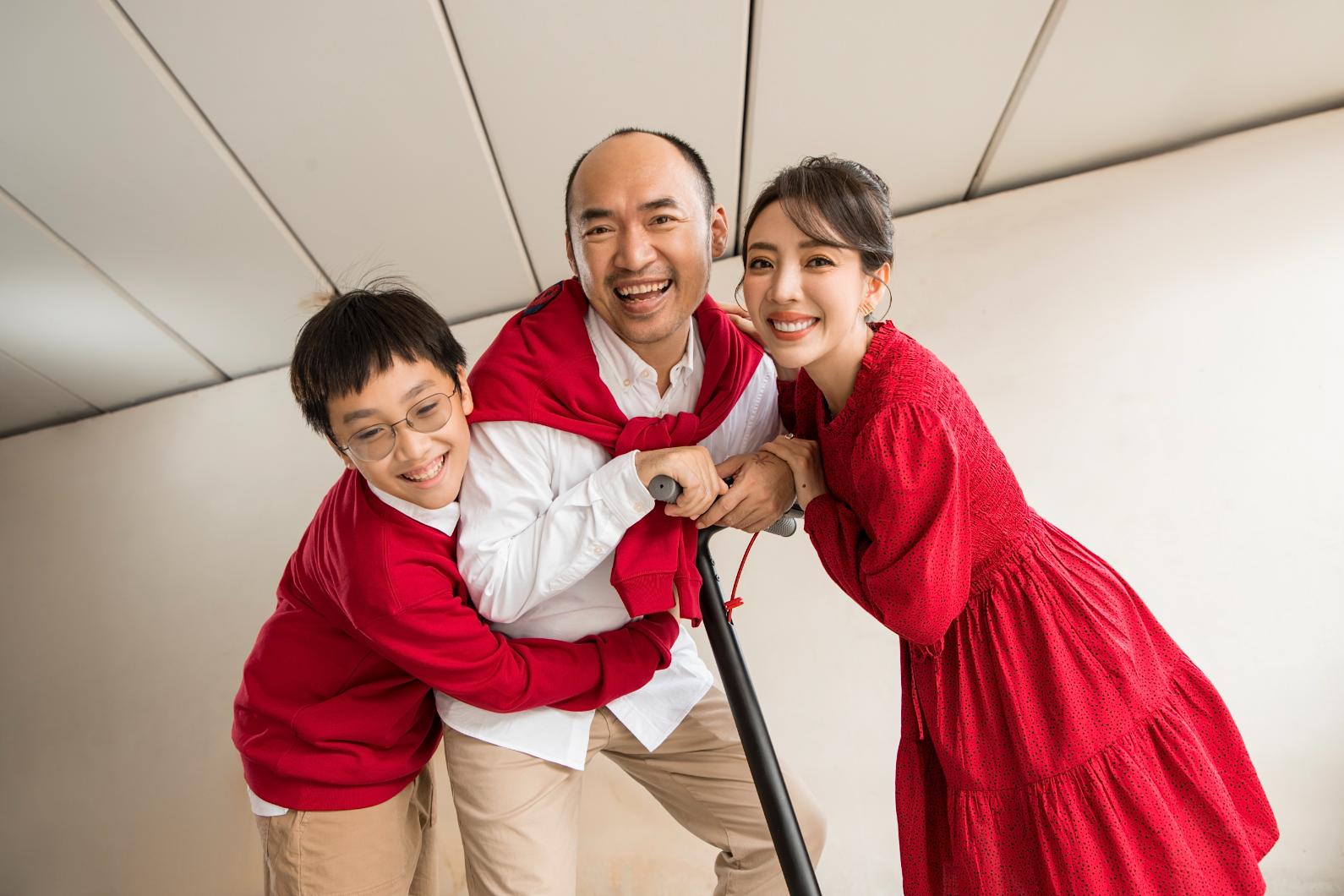 Thu Trang tự hào về con trai 13 tuổi rưỡi “tình cảm và tử tế trong suy nghĩ” Thu Trang và Tiến Luật 1 Thu Trang tự hào về con trai 13 tuổi rưỡi “tình cảm và tử tế trong suy nghĩ”