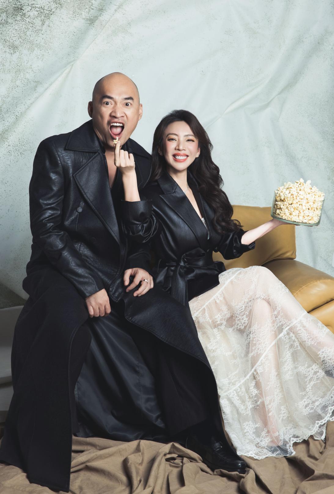 Tiến Luật “chơi lớn” tặng nhẫn kim cương cho Thu Trang kỷ niệm 15 năm ngày cưới Tiến Luật 2 Tiến Luật “chơi lớn” tặng nhẫn kim cương cho Thu Trang kỷ niệm 15 năm ngày cưới