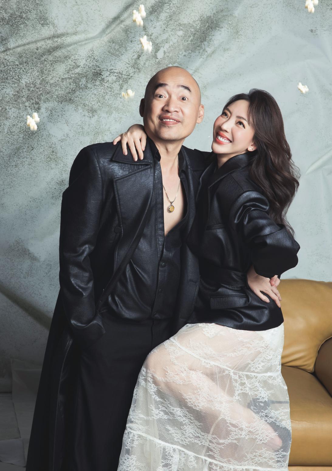 Tiến Luật “chơi lớn” tặng nhẫn kim cương cho Thu Trang kỷ niệm 15 năm ngày cưới Tiến Luật 4 Tiến Luật “chơi lớn” tặng nhẫn kim cương cho Thu Trang kỷ niệm 15 năm ngày cưới