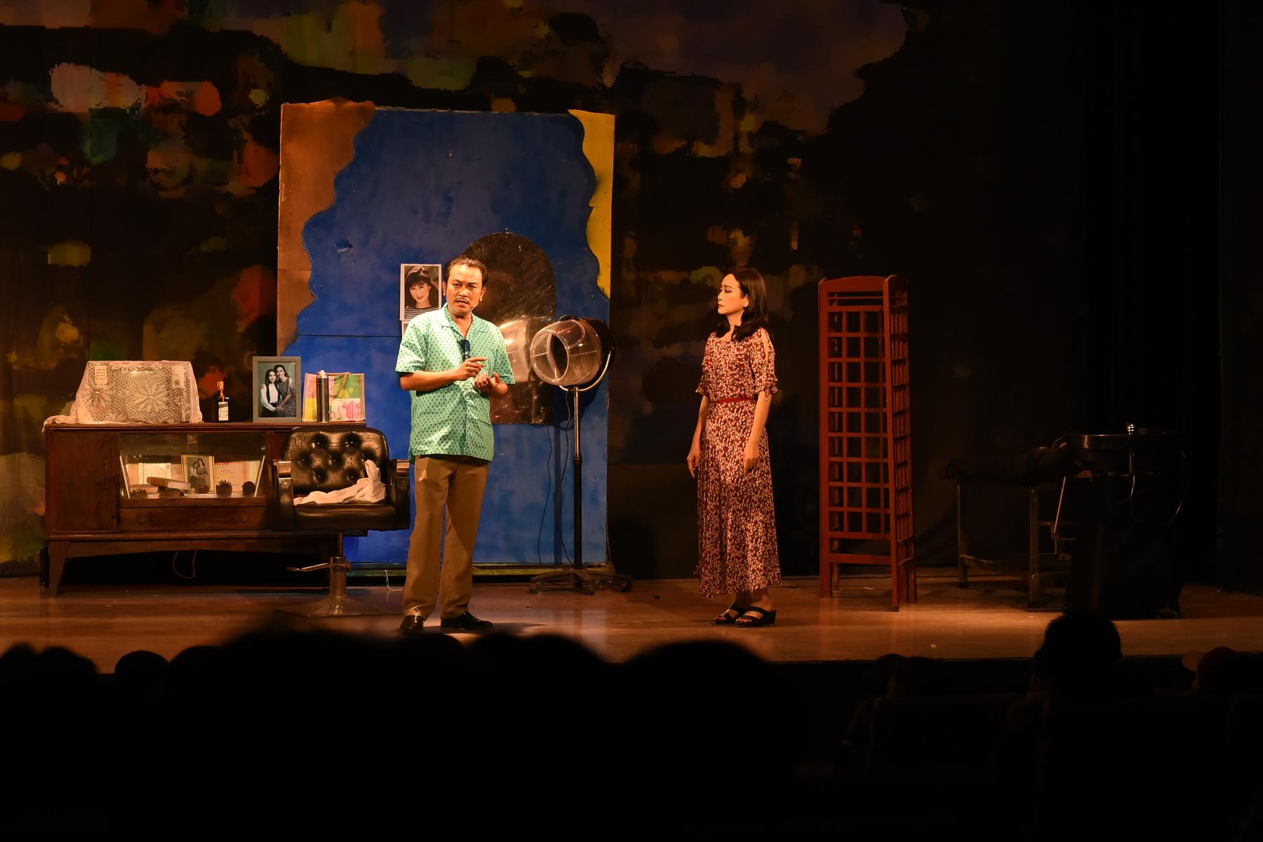 Việt Hương tái xuất với vở kịch Con gái chị Hằng Trương Hùng Minh 5 Việt Hương tái xuất với vở kịch Con gái chị Hằng