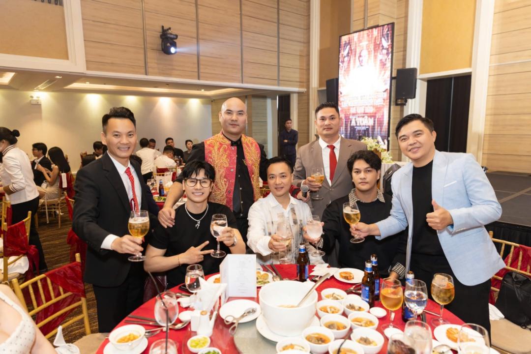 a tuan khai truong bjc11 Nhạc sĩ tỷ views A Tuân hé lộ 3 ca khúc mới, mang không khí Tết đến khán giả