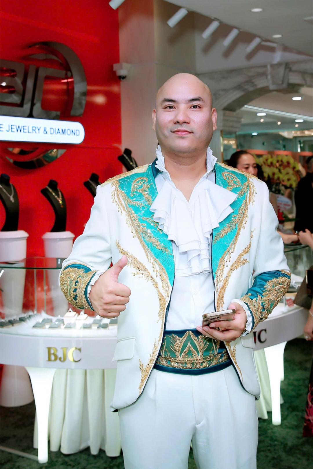 a tuan khai truong bjc18 Nhạc sĩ tỷ views A Tuân hé lộ 3 ca khúc mới, mang không khí Tết đến khán giả