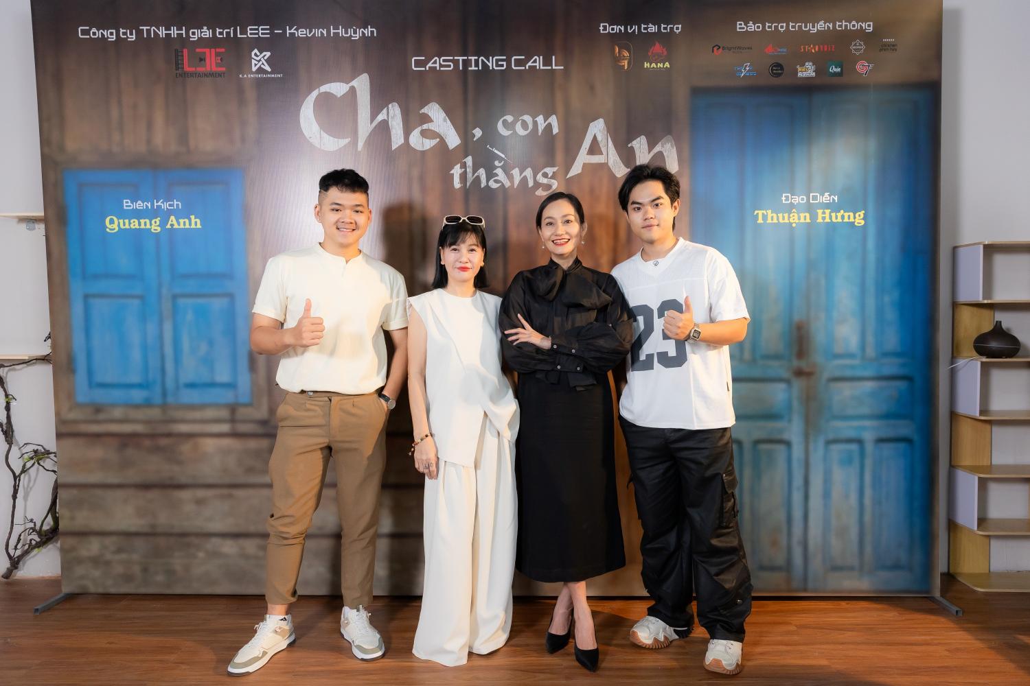 ĐD Thuận Hưng NS Cát Phượng NSƯT Hạnh Thúy Biên kịch Quang Anh NSƯT Hạnh Thúy và NS Cát Phượng ngồi ‘ghế nóng’ của casting phim ‘Cha, con thằng An’