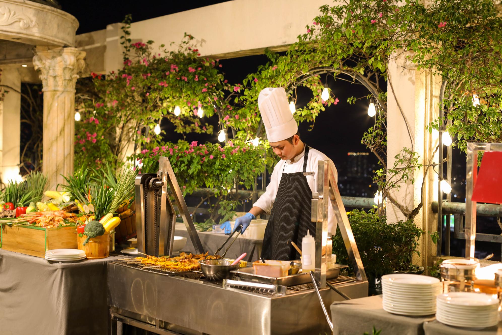 Buffet Grill1 Trải nghiệm ẩm thực hoàn toàn mới trên tầng cao tại Top Of The Town