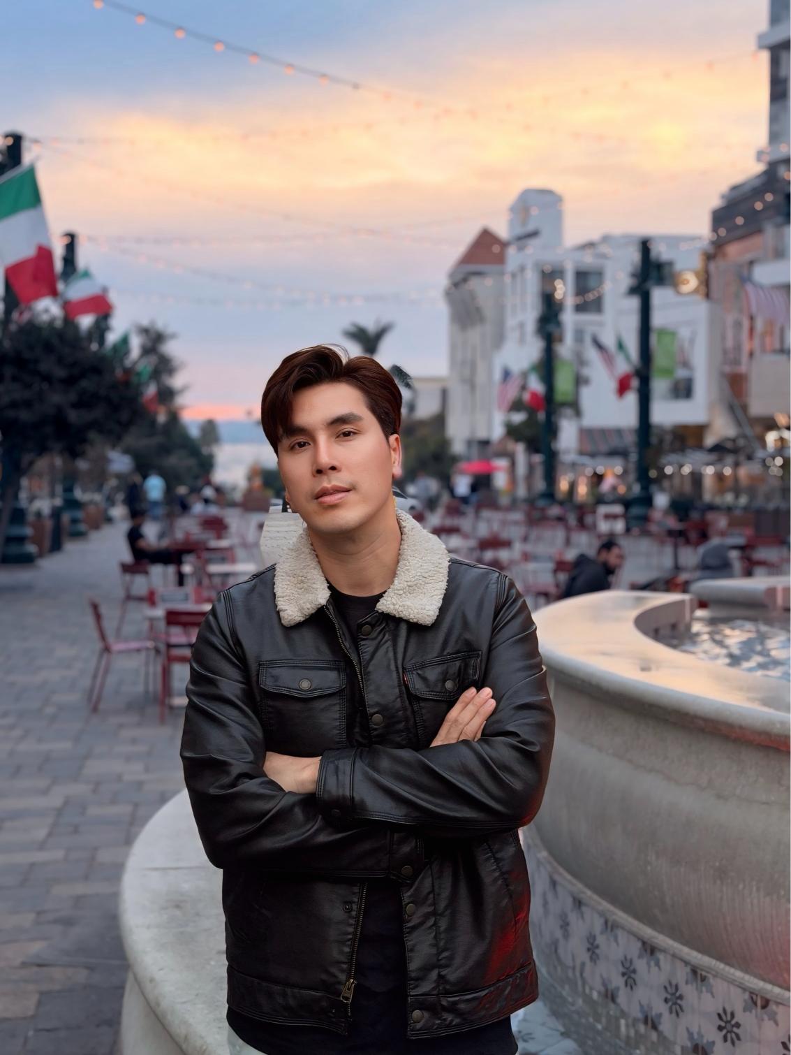 Hoàng Phi Kha 3 Danh hài Hoài Tâm đau lòng khi phải nhìn Hoàng Phi Kha đi dán tờ rơi ở Mỹ