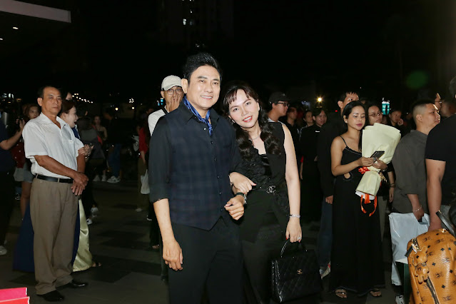 Hoàng Phúc Uyên Phương Vợ chồng Hoàng Phúc   Uyên Phương tình tứ đi xem phim, hội ngộ dàn sao