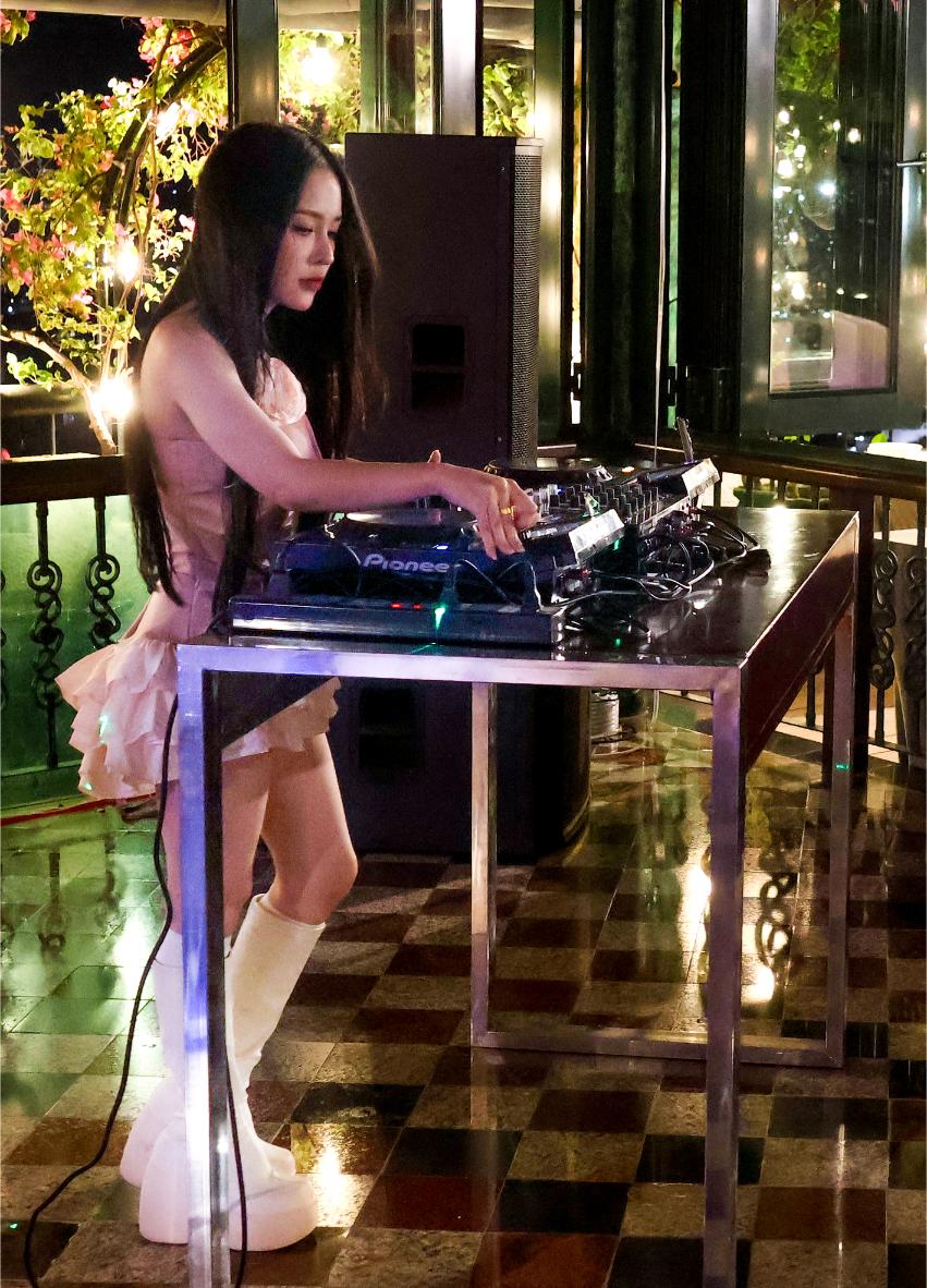 IMG 7179 Trải nghiệm ẩm thực hoàn toàn mới trên tầng cao tại Top Of The Town