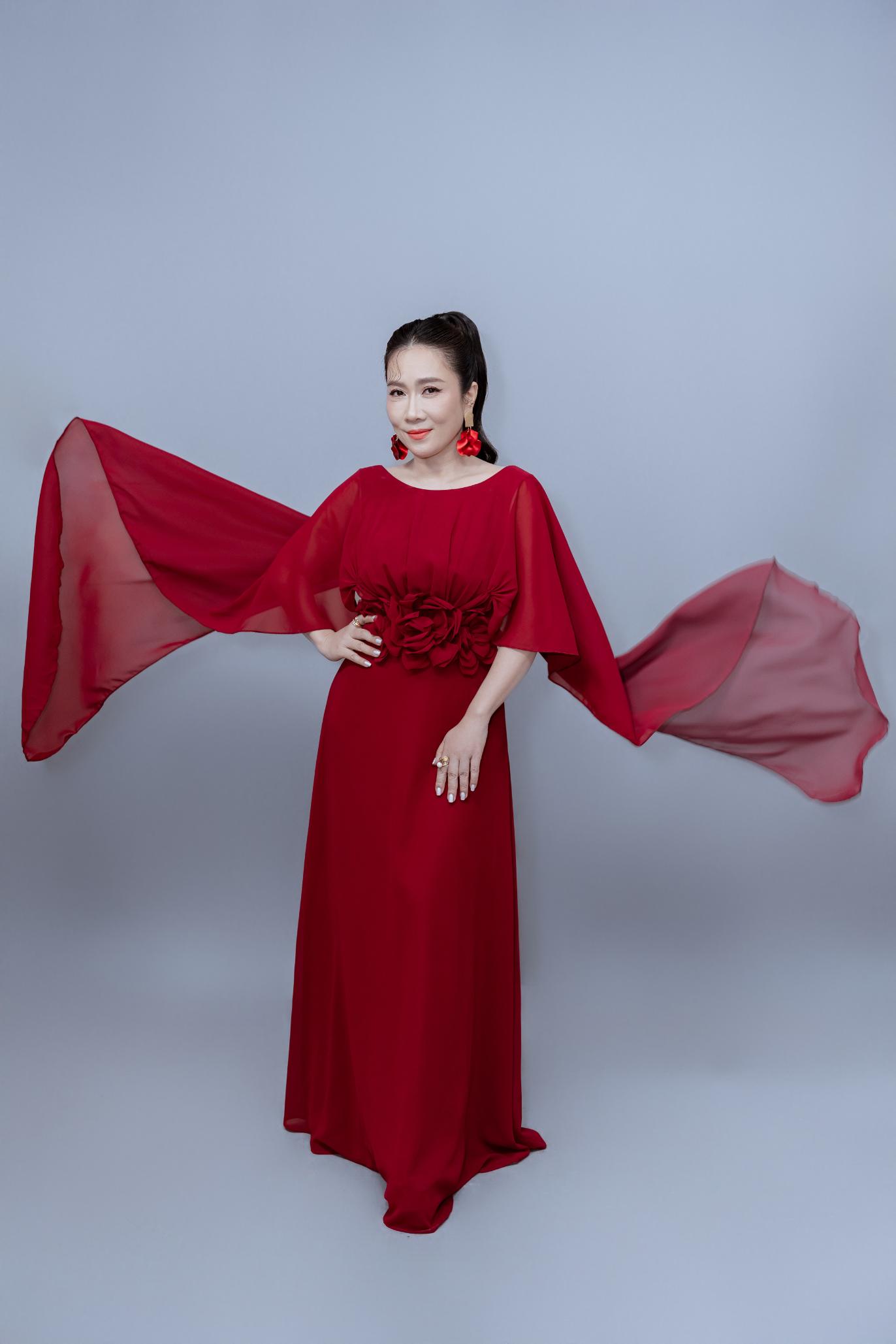 VAN KHANH STU 6 NSƯT Vân Khánh: “Thời mới vào nghề, tôi từng thấy mọi thứ rất nặng nề”