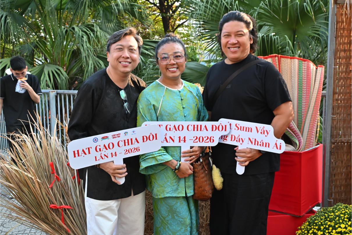 hat gao chia doi 2 Dàn nghệ sĩ chung tay mang Tết đến trẻ em bị ảnh hưởng bởi HIV/AIDS