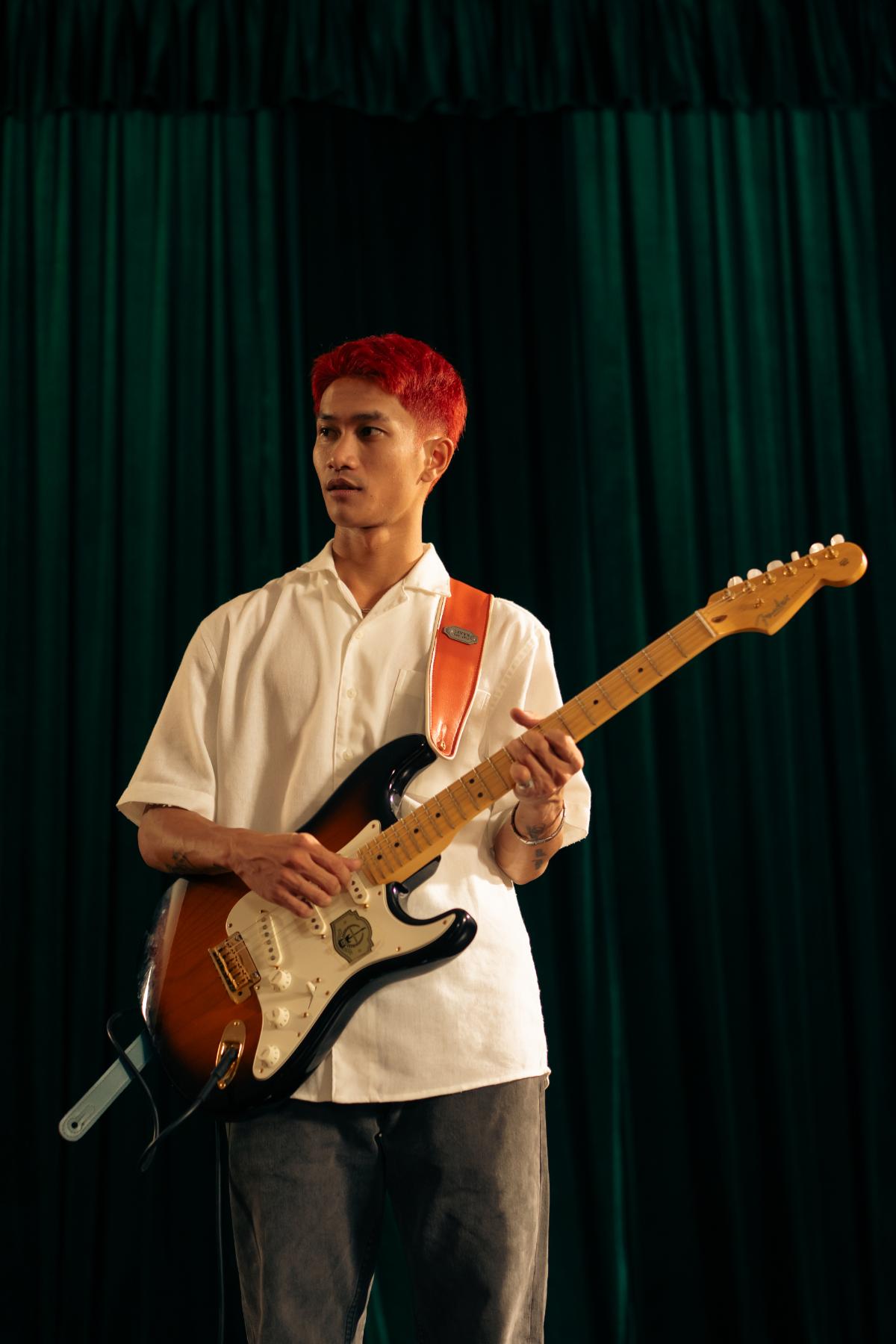 nguyen hung 1 Nguyễn Hùng gây thổn thức với nhạc phim Cảm Ơn Người Đã Thức Cùng Tôi