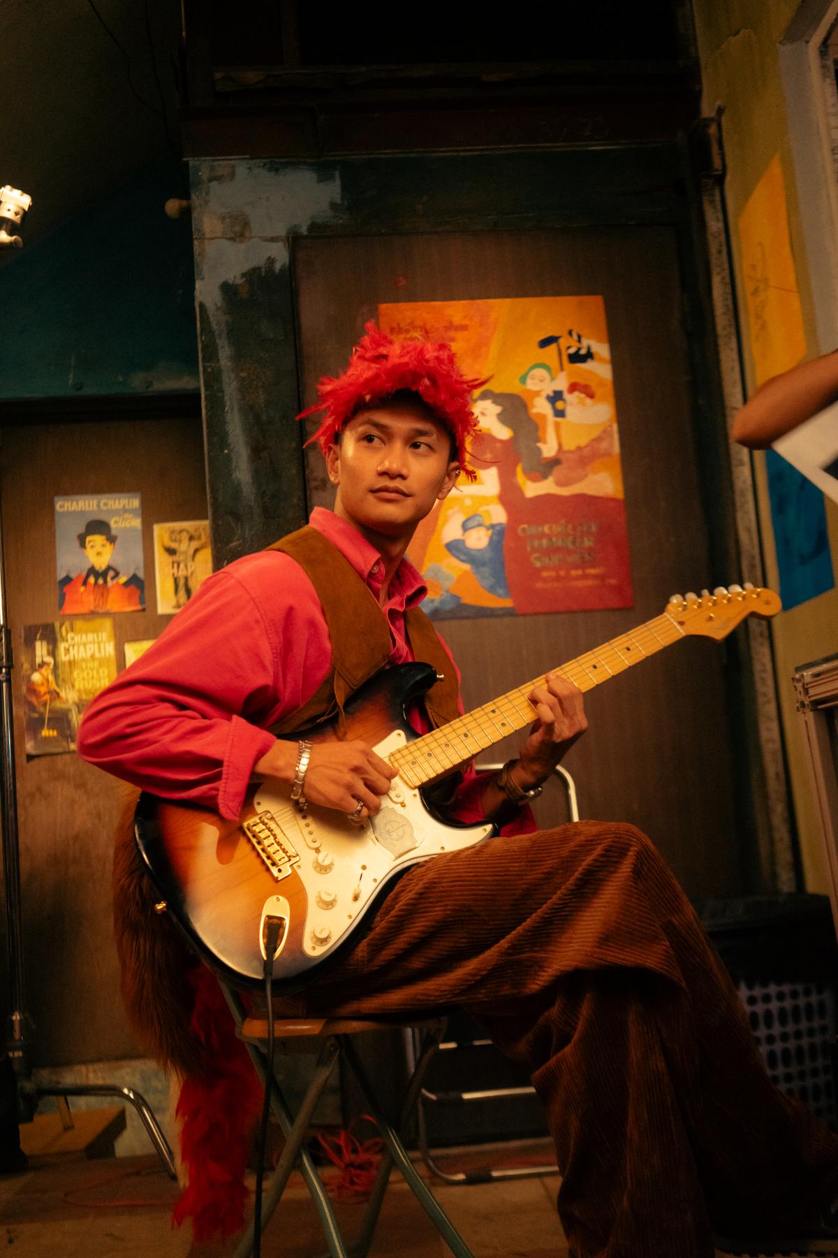 nguyen hung 2 Nguyễn Hùng gây thổn thức với nhạc phim Cảm Ơn Người Đã Thức Cùng Tôi