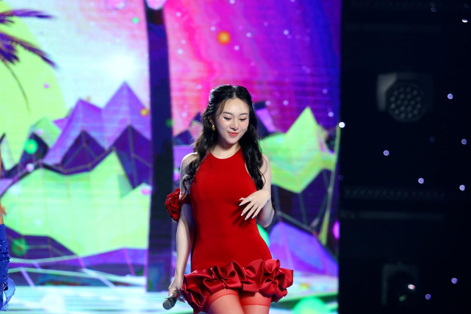 Ca sĩ Đào Kỳ Anh hoài niệm về thời sinh viên đi hát “kiếm đồng bạc lẻ” ĐÀO KỲ ANH 4 Ca sĩ Đào Kỳ Anh hoài niệm về thời sinh viên đi hát “kiếm đồng bạc lẻ”