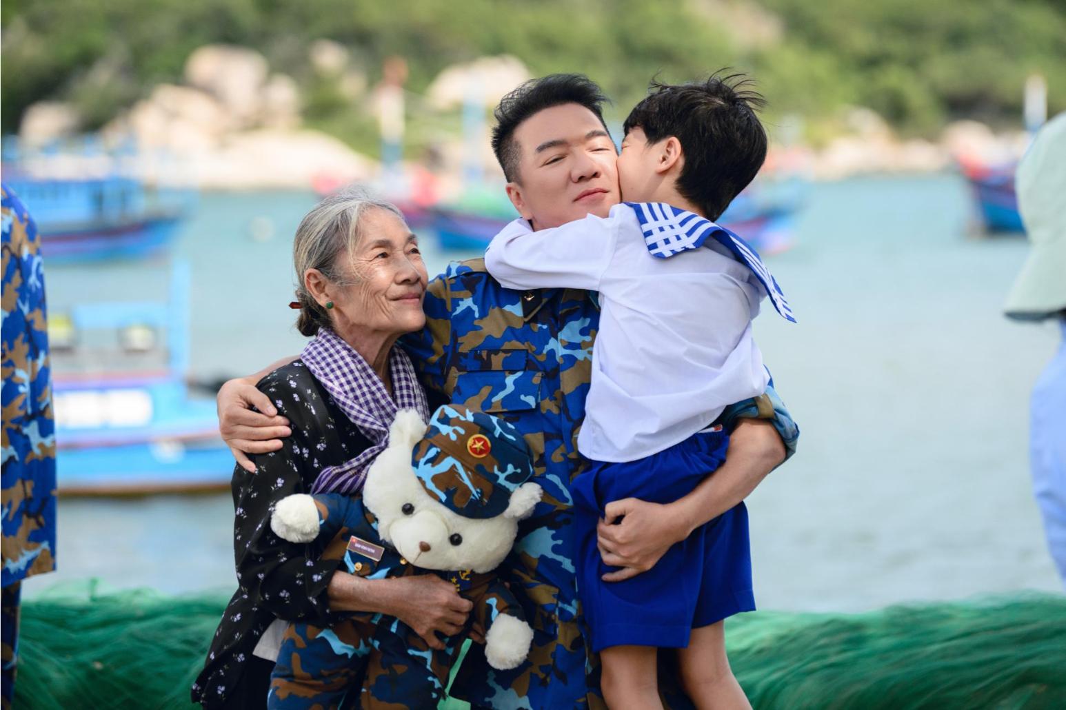 Đàm Vĩnh Hưng 4 Đàm Vĩnh Hưng ra mắt MV tri ân sự hi sinh thầm lặng của những người chiến sĩ