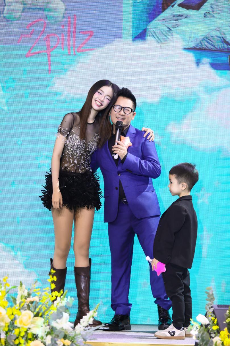 Izara Thiên Nga bắt tay 2pillz 3 Izara Thiên Nga bắt tay 2pillz ra mắt EP IZARA, đánh dấu bước chuyển mình ở tuổi 16