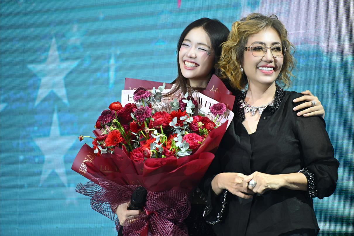 Izara Thiên Nga bắt tay 2pillz 5 Izara Thiên Nga bắt tay 2pillz ra mắt EP IZARA, đánh dấu bước chuyển mình ở tuổi 16