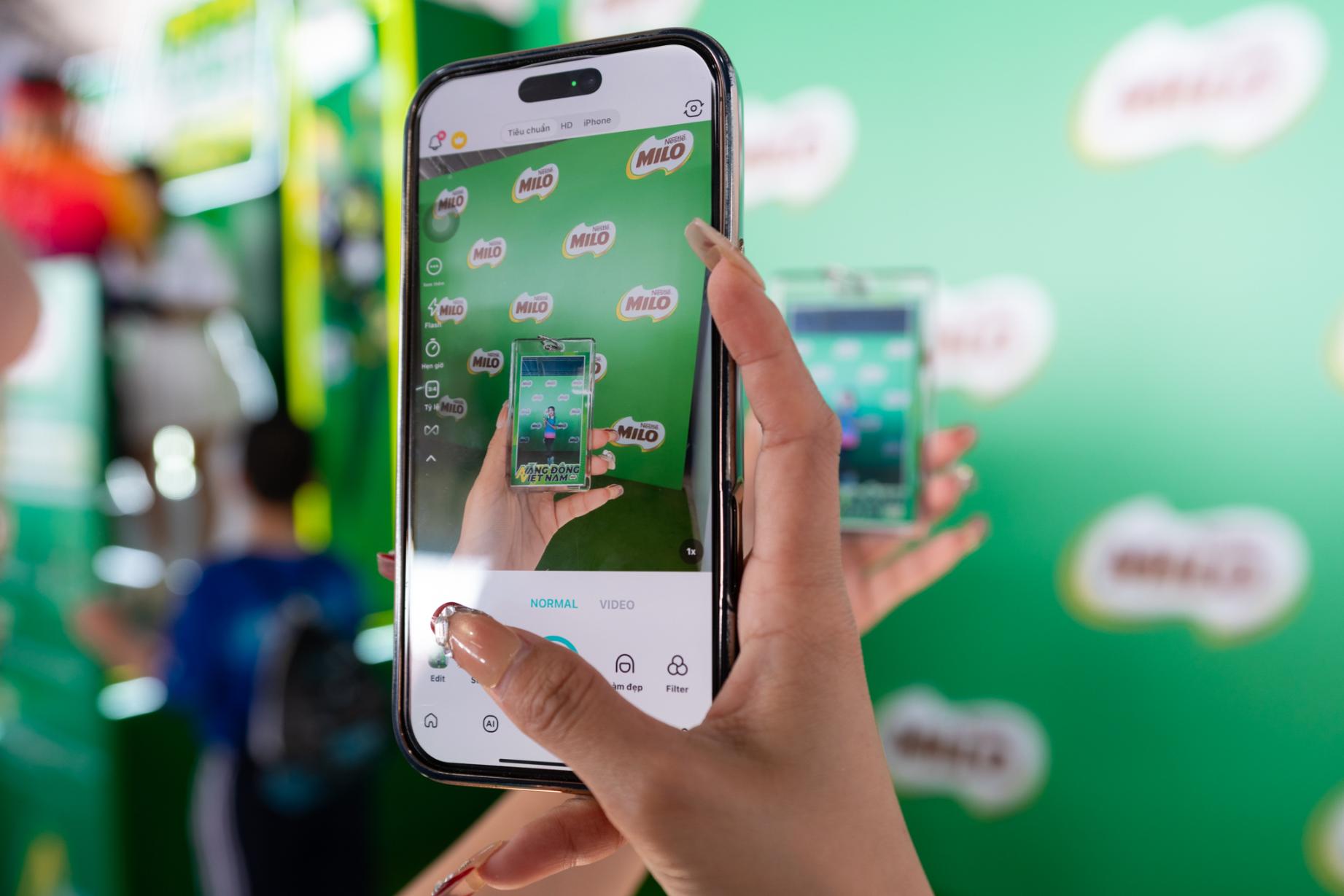 Nestlé MILO tiếp tục lan tỏa tinh thần thể thao cùng Tiền Phong Marathon Người tham dự sẽ nhận được quà kỉ niệm khi tham dự các trò chơi tại gian hàng MILO Nestlé MILO tiếp tục lan tỏa tinh thần thể thao cùng Tiền Phong Marathon