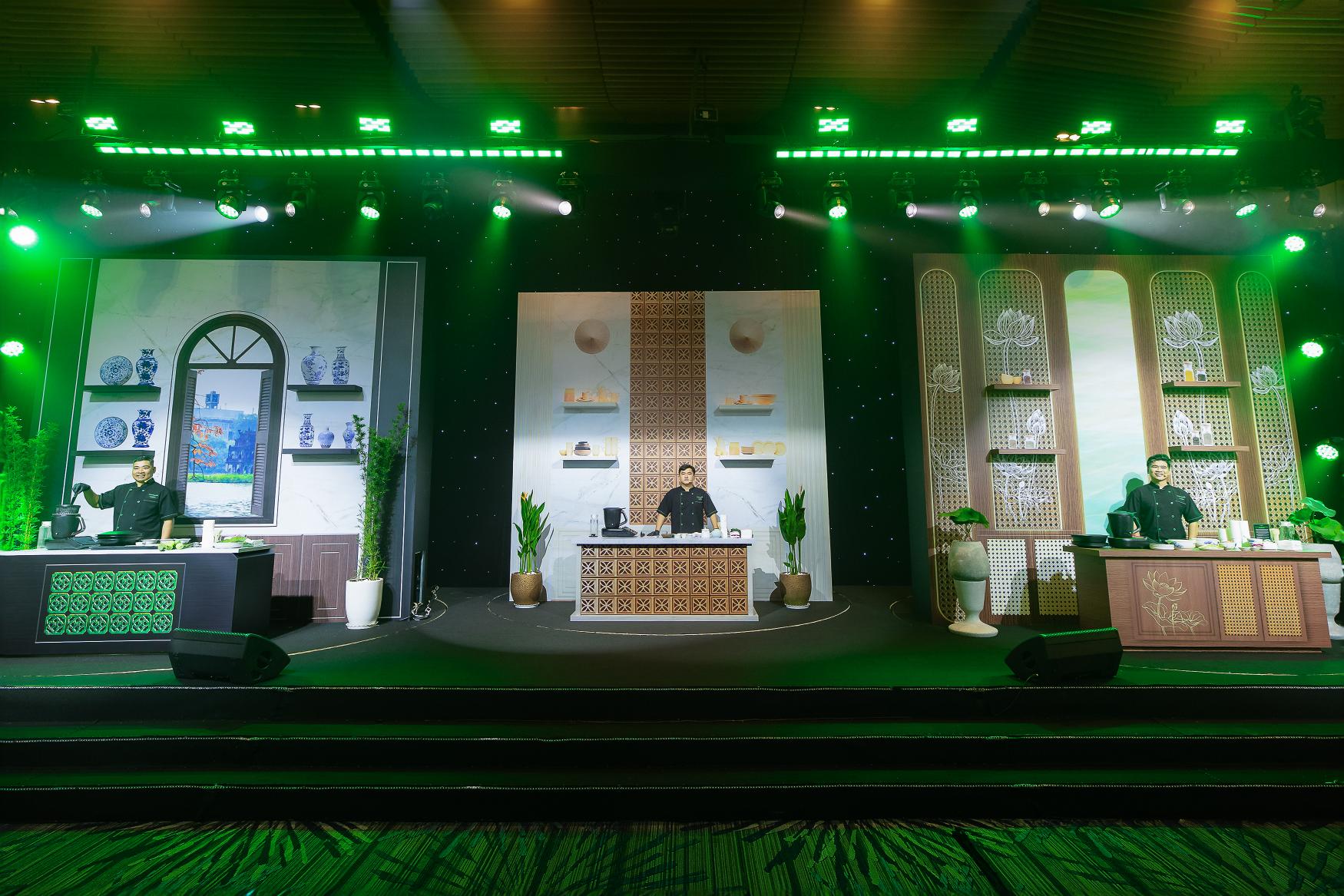 Sân khấu xoay độc đáo với màn trình diễn 3 món ngon từ Bắc tới Nam cùng Thermomix® TM7 Thermomix® TM7 mở ra chuẩn mực mới trong nấu nướng