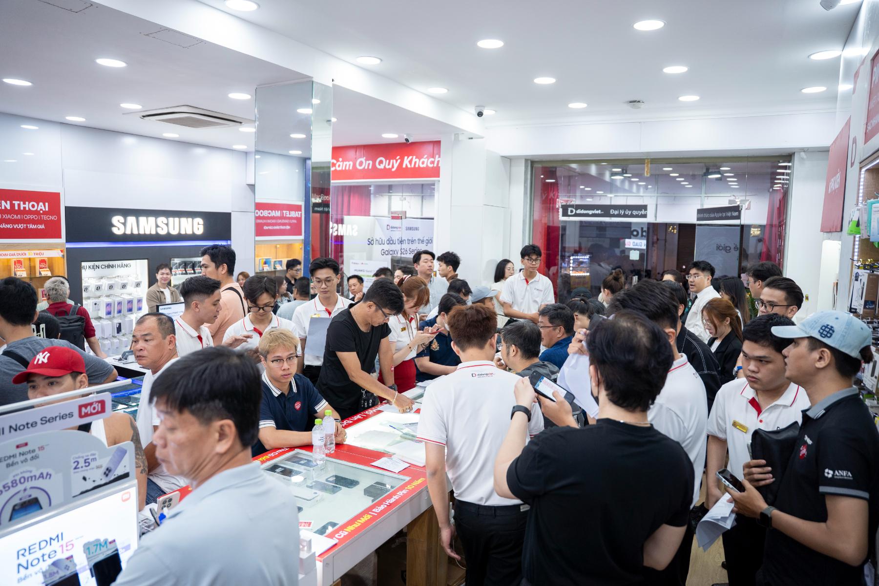 di dong viet 1 Samsung Galaxy S26 series chính thức mở bán: Di Động Việt trả hàng xuyên đêm