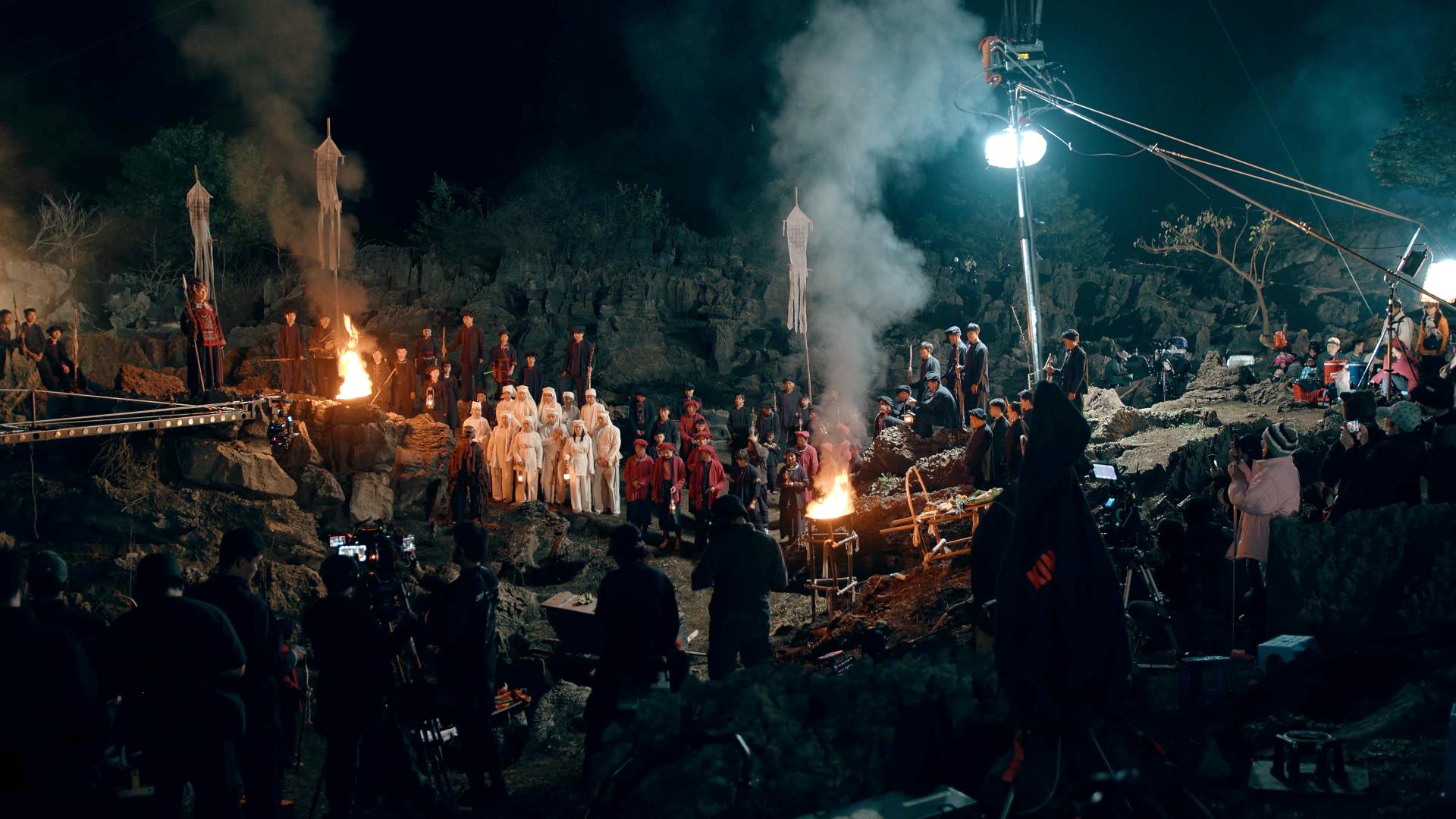 phi phong 2.1 Phí Phông: Quỷ Máu Rừng Thiêng hé lộ bối cảnh núi rừng Tây Bắc choáng ngợp