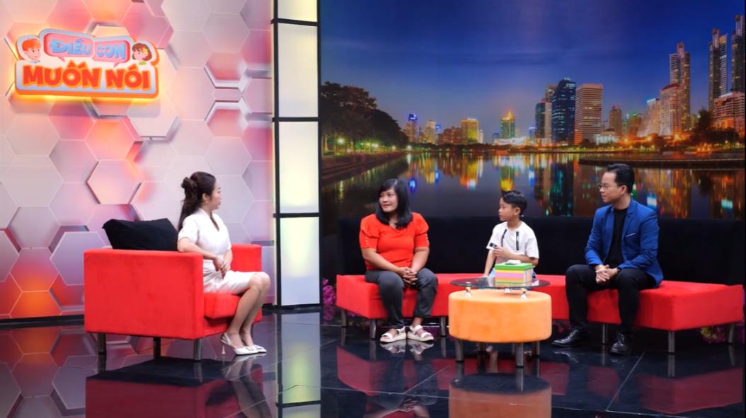 ĐCMN 2 Mẹ sẵn sàng đi bán 300 tờ vé số để mua quà đổi lấy một nụ cười của con