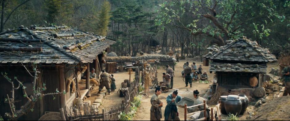 Dưới Bóng Điện Hạ 1 1 Dưới Bóng Điện Hạ lấy nước mắt khán giả Việt từ suất chiếu đầu tiên