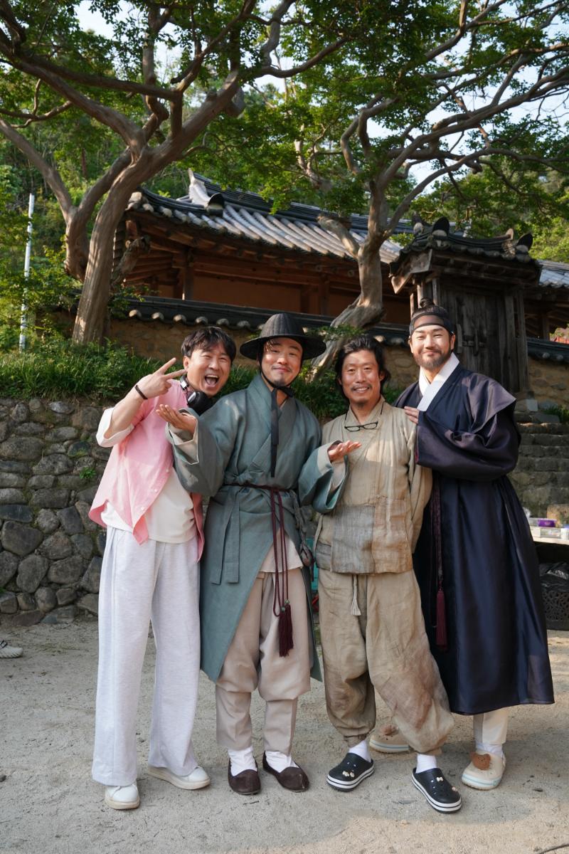 Dưới Bóng Điện Hạ: Dàn diễn viên đình đám lấy nước mắt khán giả bằng thực lực Dưới Bóng Điện Hạ 2 Dưới Bóng Điện Hạ: Dàn diễn viên đình đám lấy nước mắt khán giả bằng thực lực