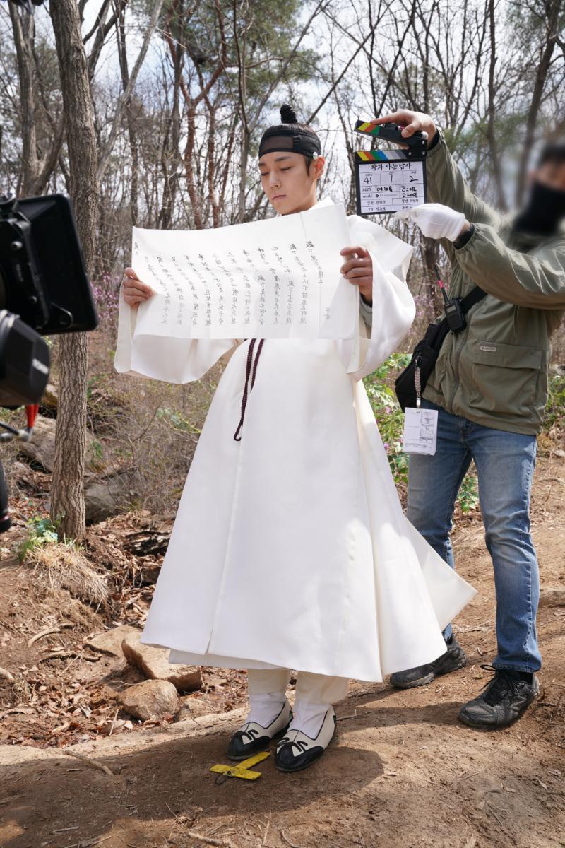 Dưới Bóng Điện Hạ: Dàn diễn viên đình đám lấy nước mắt khán giả bằng thực lực Dưới Bóng Điện Hạ 3 Dưới Bóng Điện Hạ: Dàn diễn viên đình đám lấy nước mắt khán giả bằng thực lực