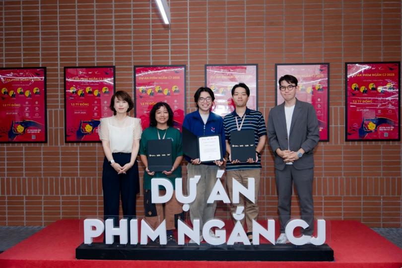 Dự án phim ngắn CJ 2 Thêm một đạo diễn của Dự án phim ngắn CJ tranh giải tại Liên hoan phim Cannes