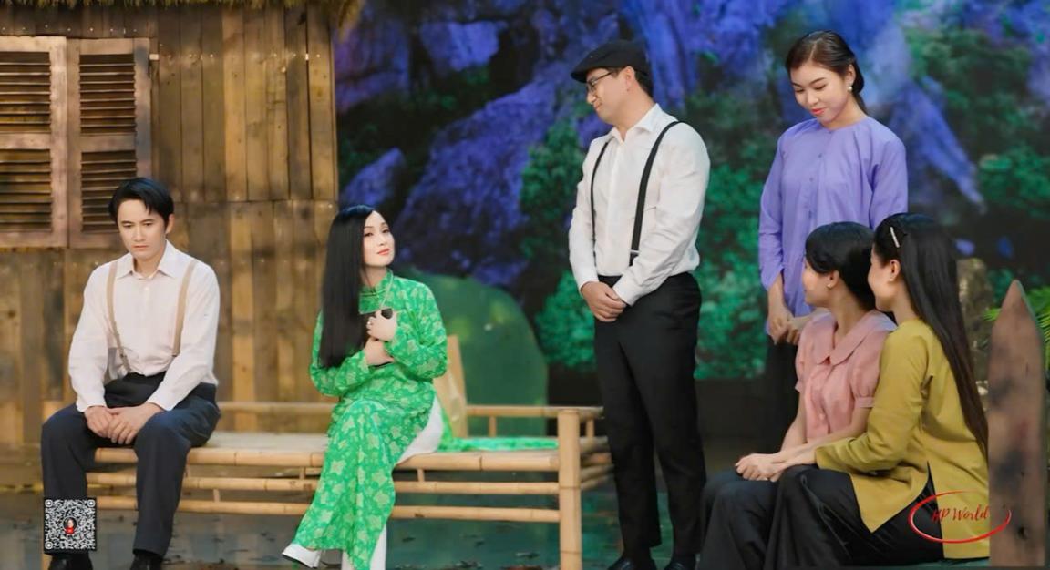 Hà Phương 1 Hà Phương mang Bí mật gia đình lên sóng truyền hình Mỹ