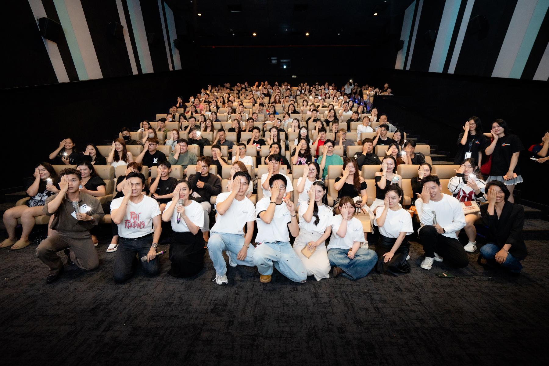 Phí Phông Quỷ Máu Rừng Thiêng 2 3 Sao nhí Thái Lan Nina đổ bộ Việt Nam, hội tụ dàn cast Phí Phông khuấy đảo mạng xã hội