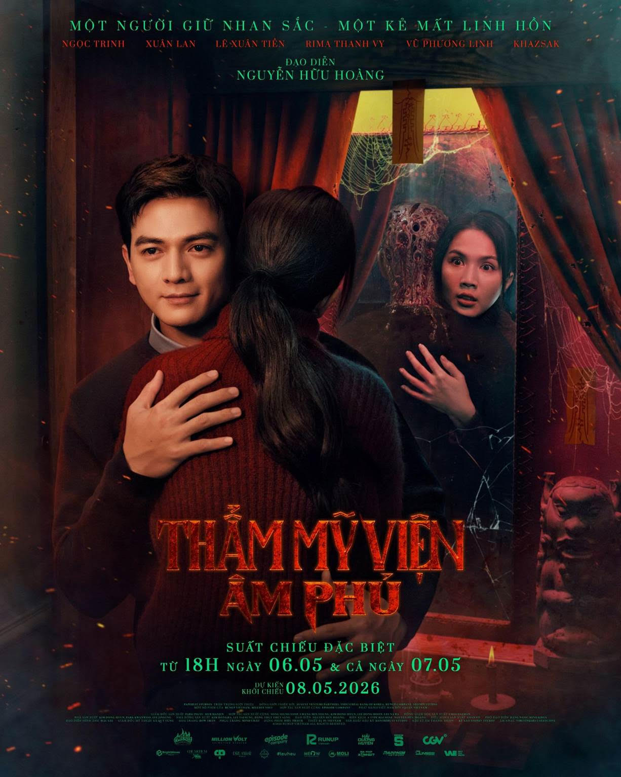 Thẩm mỹ viện âm phủ Lê Xuân Tiền   Ngọc Trinh khổ vì cảnh hôn dưới mưa trong ‘Thẩm mỹ viện âm phủ’