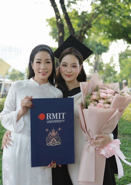 con gái NSND Trịnh Kim Chi nhận bằng Tốt nghiệp ngành Hàng không 2 Con gái NSND Trịnh Kim Chi nhận bằng Tốt nghiệp ngành Hàng không