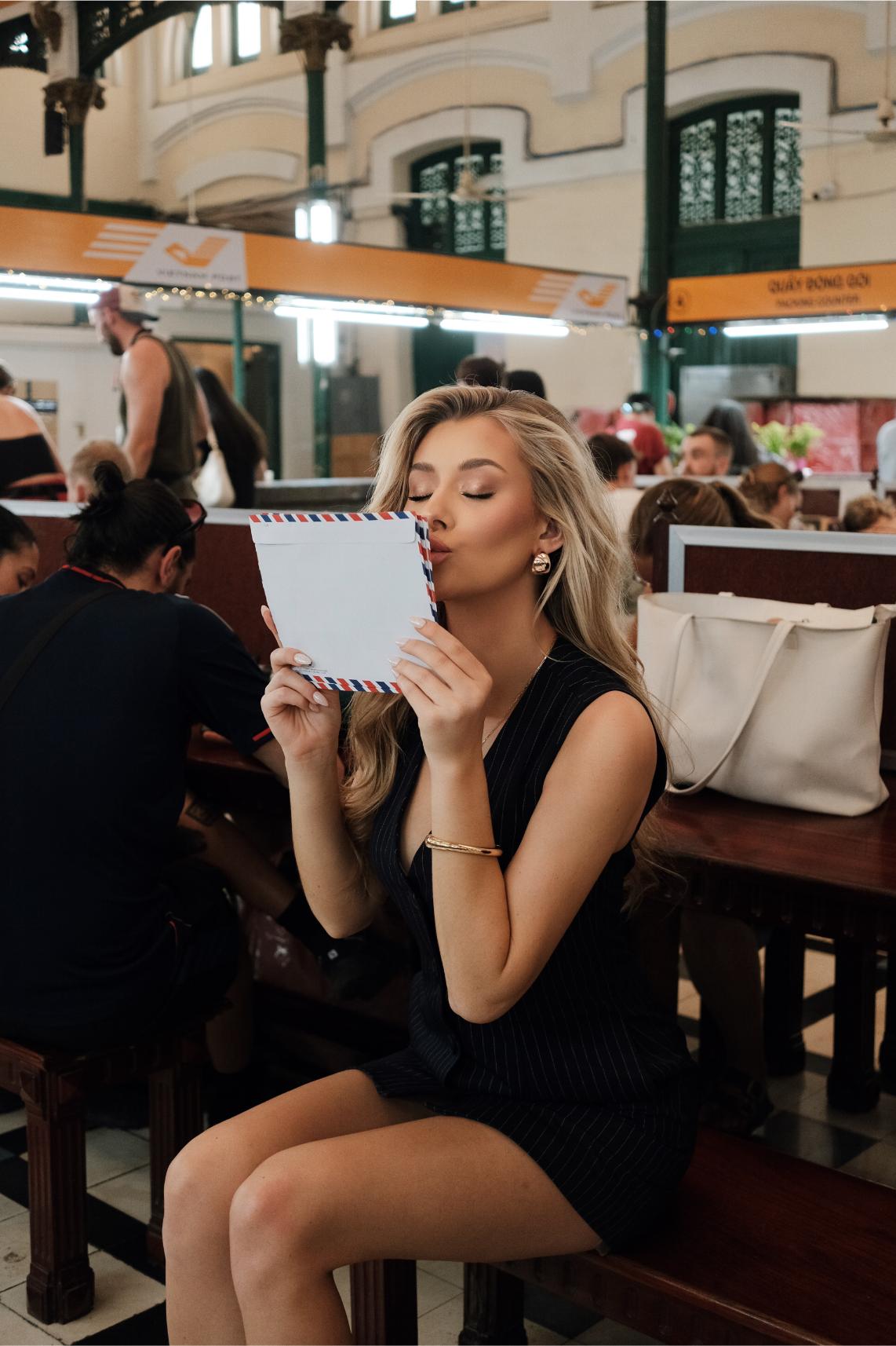 góc nhìn của một cô gái Mỹ khi trải nghiệm nhịp sống tại Việt Nam 5 Đương kim Miss Cosmo Yolina Lindquist đăng tải bộ ảnh đậm chất nhiệt đới tại Việt Nam