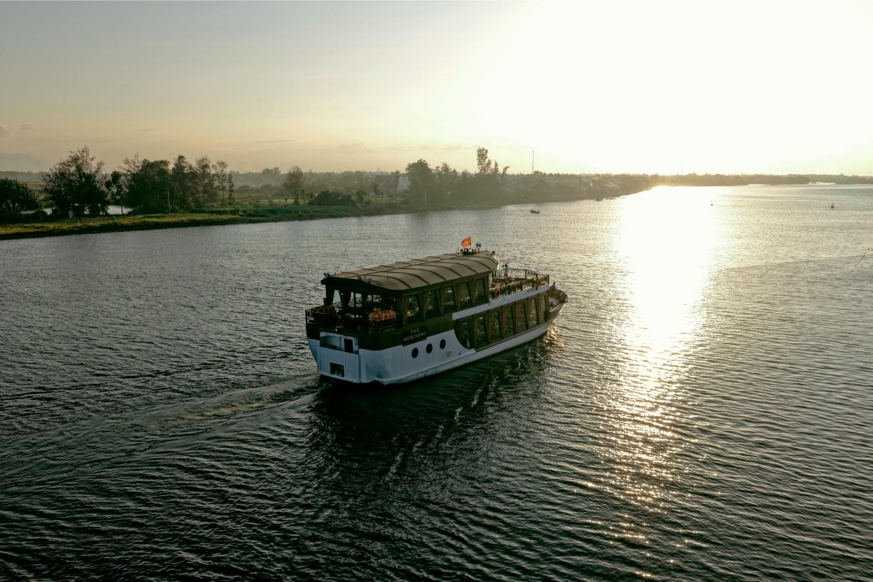 5. The Merchant River Cruise Overview Namia River Retreat SLH Du thuyền sông The Merchant chính thức khởi hành tháng 5/2026 trên sông Thu Bồn