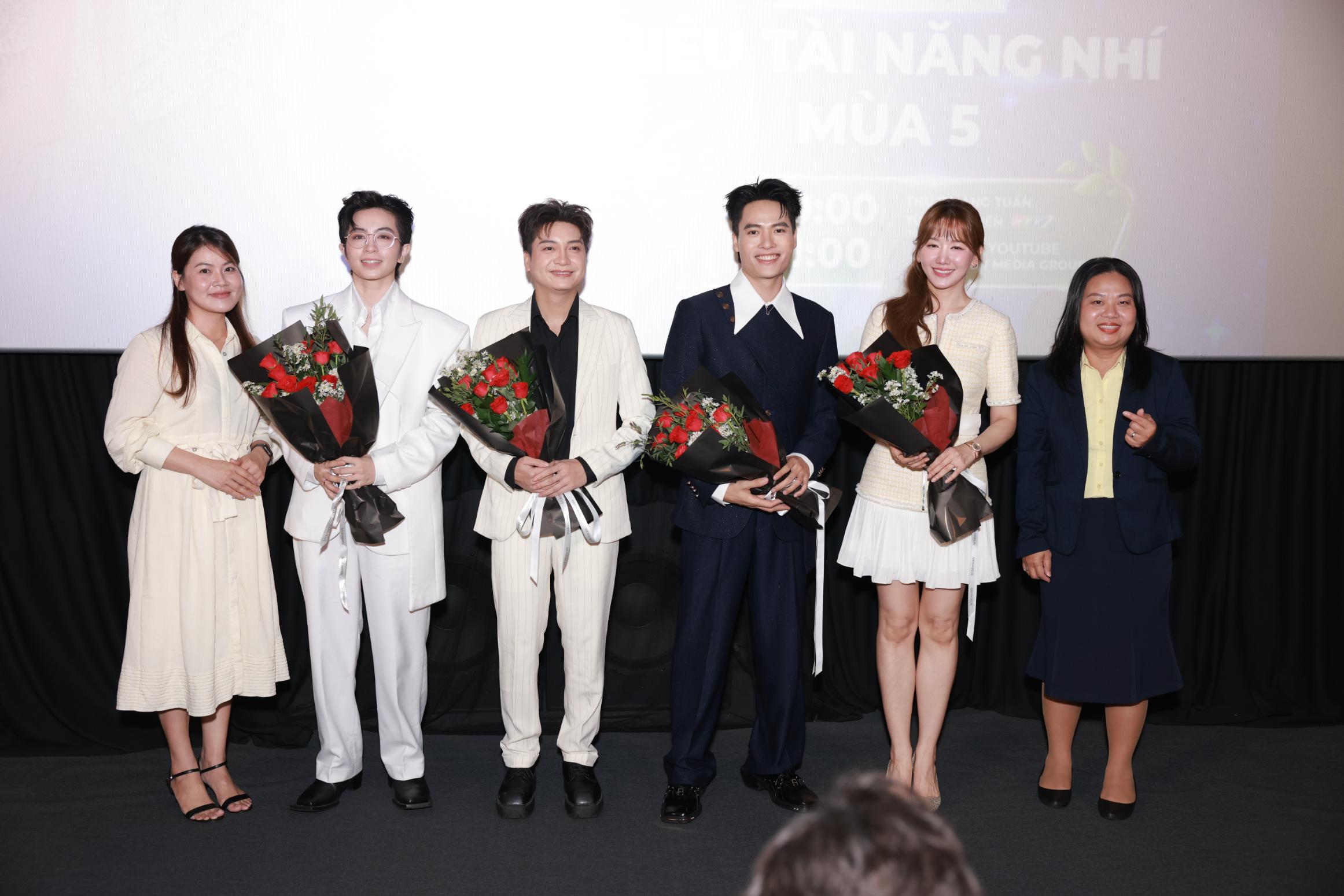 Hữu Đằng 3 Hữu Đằng lần đầu đảm nhận vai trò MC Phòng Siêu Nhí tại Siêu Tài Năng Nhí mùa 5