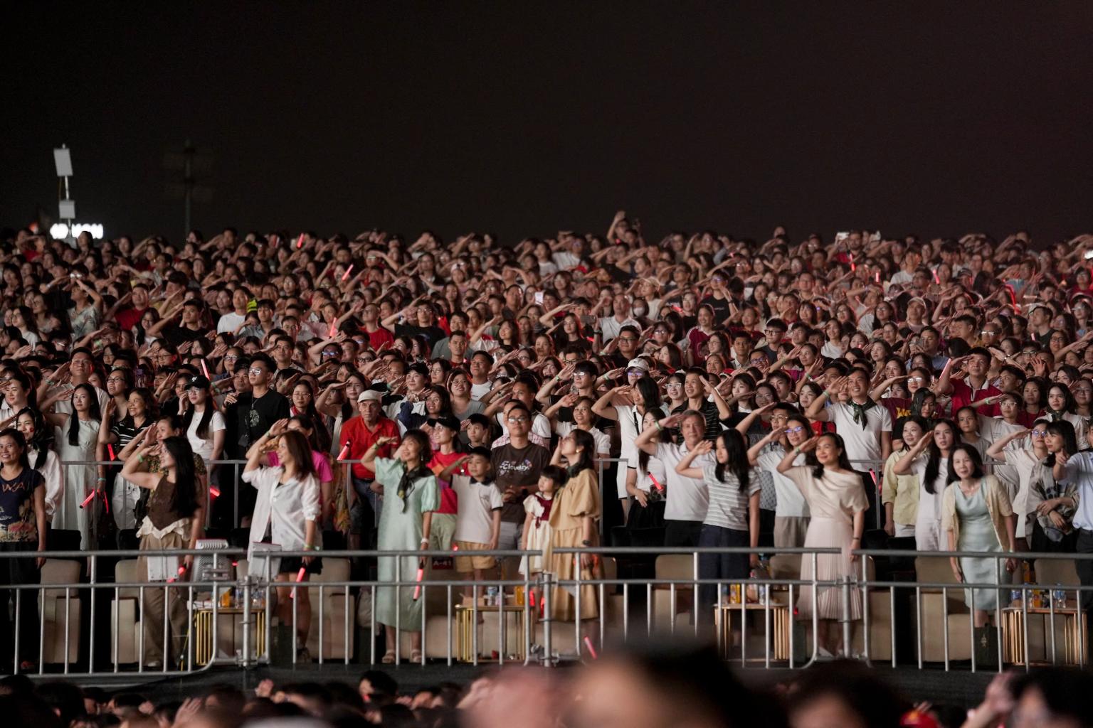 Sao Nhập Ngũ Concert 2026 Cuộc đối thoại xúc động giữa hai thế hệ “Tuổi đôi mươi” 3 Mãn nhãn Sao Nhập Ngũ Concert 2026