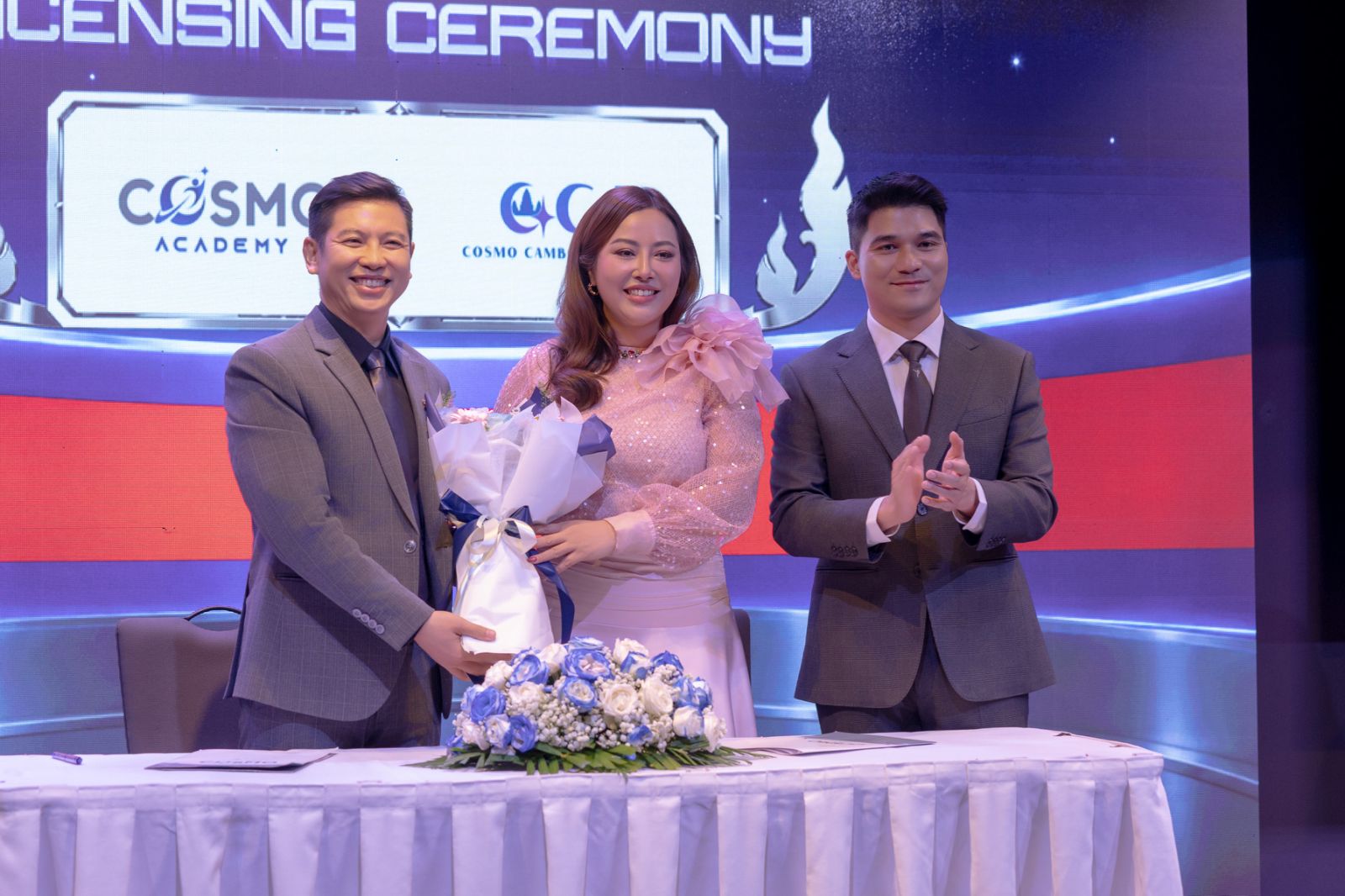 kí kết 1  Cosmo Academy ký kết nhượng quyền thương hiệu với Camvibe Entertainment