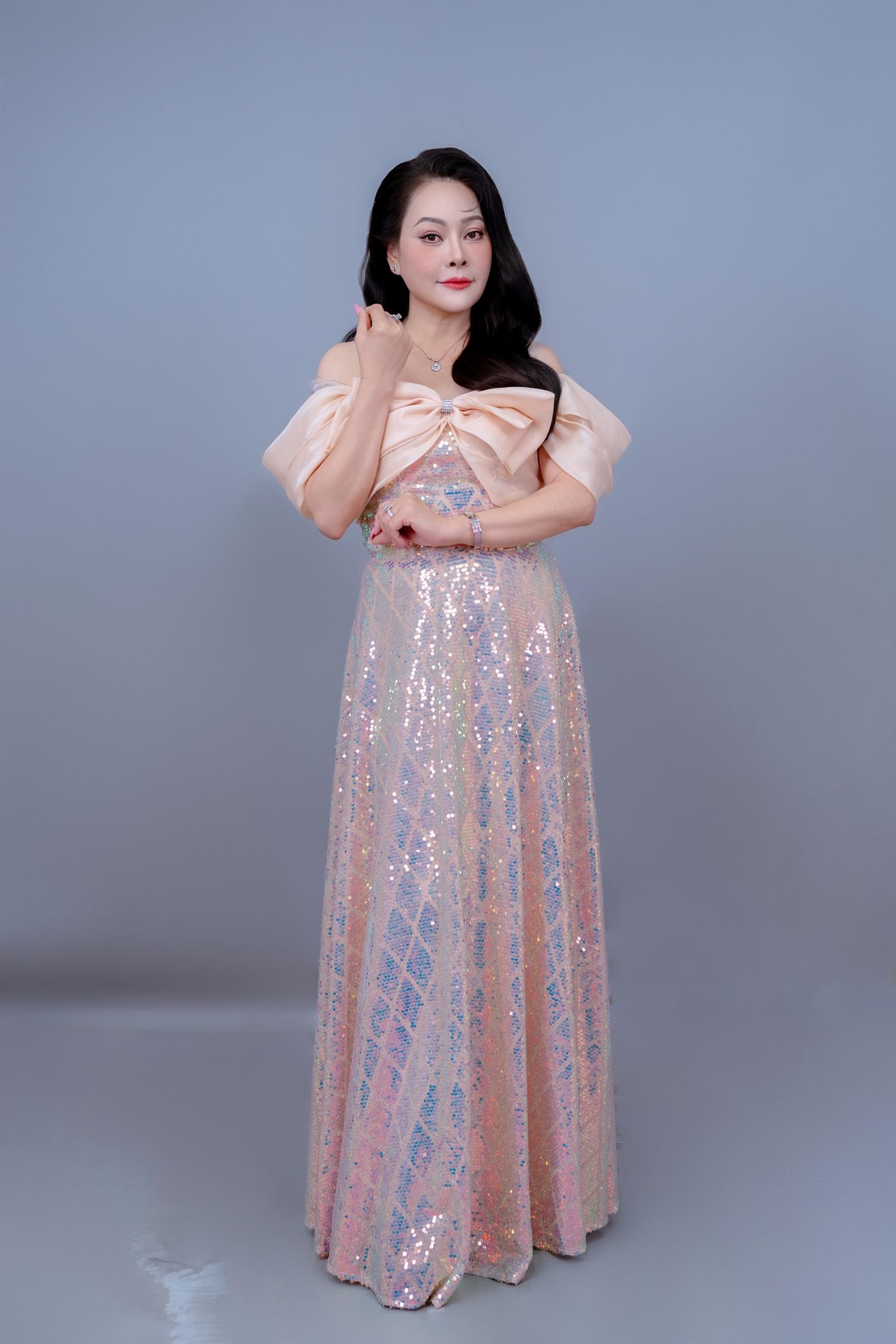 Đông Đào tiết lộ bí quyết tồn tại hơn 4 thập kỷ giữa showbiz nhiều biến động DONG DAO 8 batch Đông Đào tiết lộ bí quyết tồn tại hơn 4 thập kỷ giữa showbiz nhiều biến động