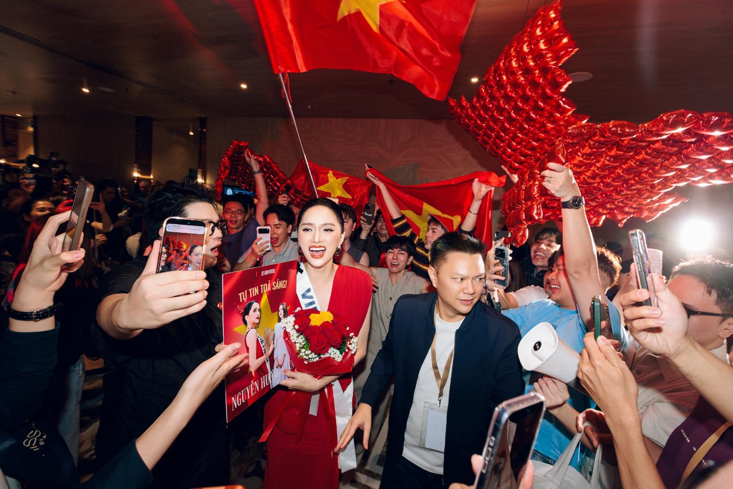Mối duyên chinh chiến quốc tế của Hoa hậu Hương Giang và Mr Valentin Tran 1.1 Mối duyên chinh chiến quốc tế của Hoa hậu Hương Giang và Mr Valentin Tran