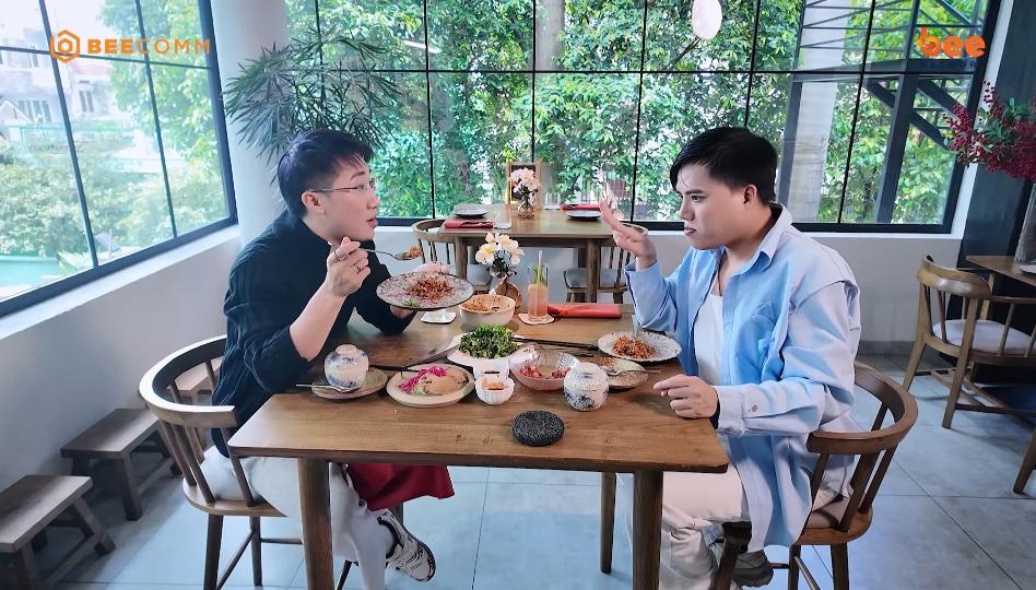 QAHP tập 62 8 1 Duy Khương thích thú trước nhà hàng chay đẹp như tiệm bánh