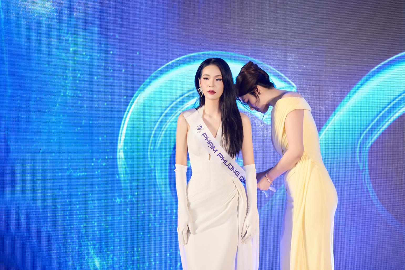 STATION STUDIO3659 Top 30 Miss Cosmo TP. HCM 2026 chính thức nhận sash, lộ diện kiệt tác vương miện