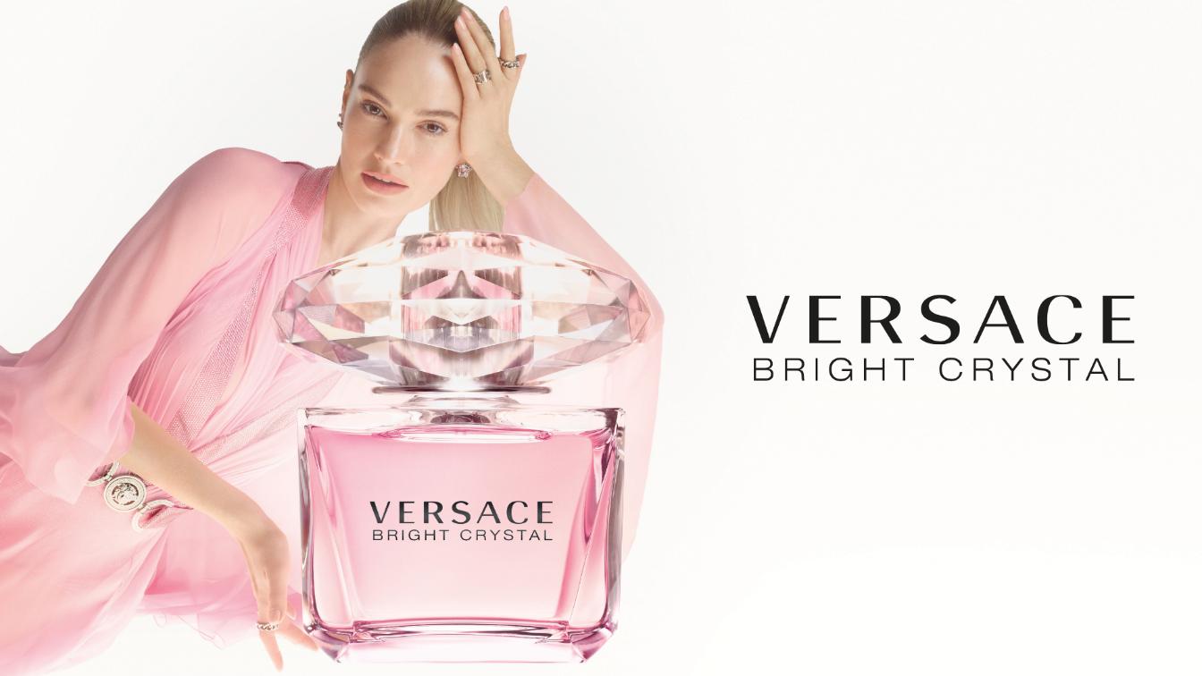Versace Bright Crystal.1 Versace Bright Crystal   Điệu phù hoa trong trẻo cho mùa hè rực rỡ