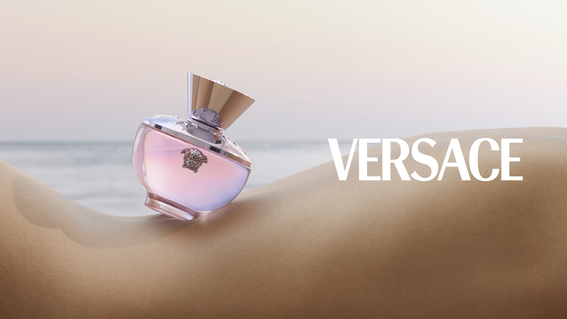 0. Ảnh bìa Chạm ngõ làn hương mới tại sự kiện Pop up Versace Dylan Blush Pink