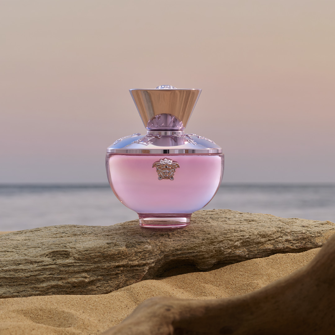2. Ảnh 2 Chạm ngõ làn hương mới tại sự kiện Pop up Versace Dylan Blush Pink