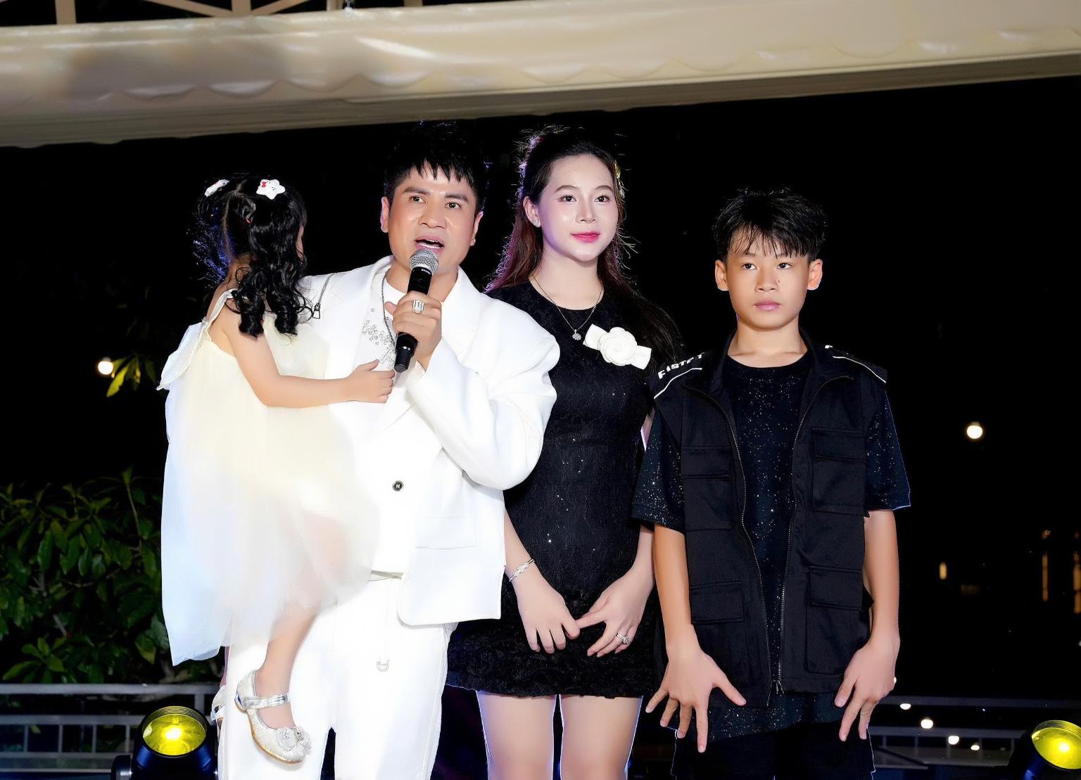 vo luong gia huy4 Vợ ca sĩ Lương Gia Huy tổ chức sinh nhật tuổi 13 cho con trai Andy