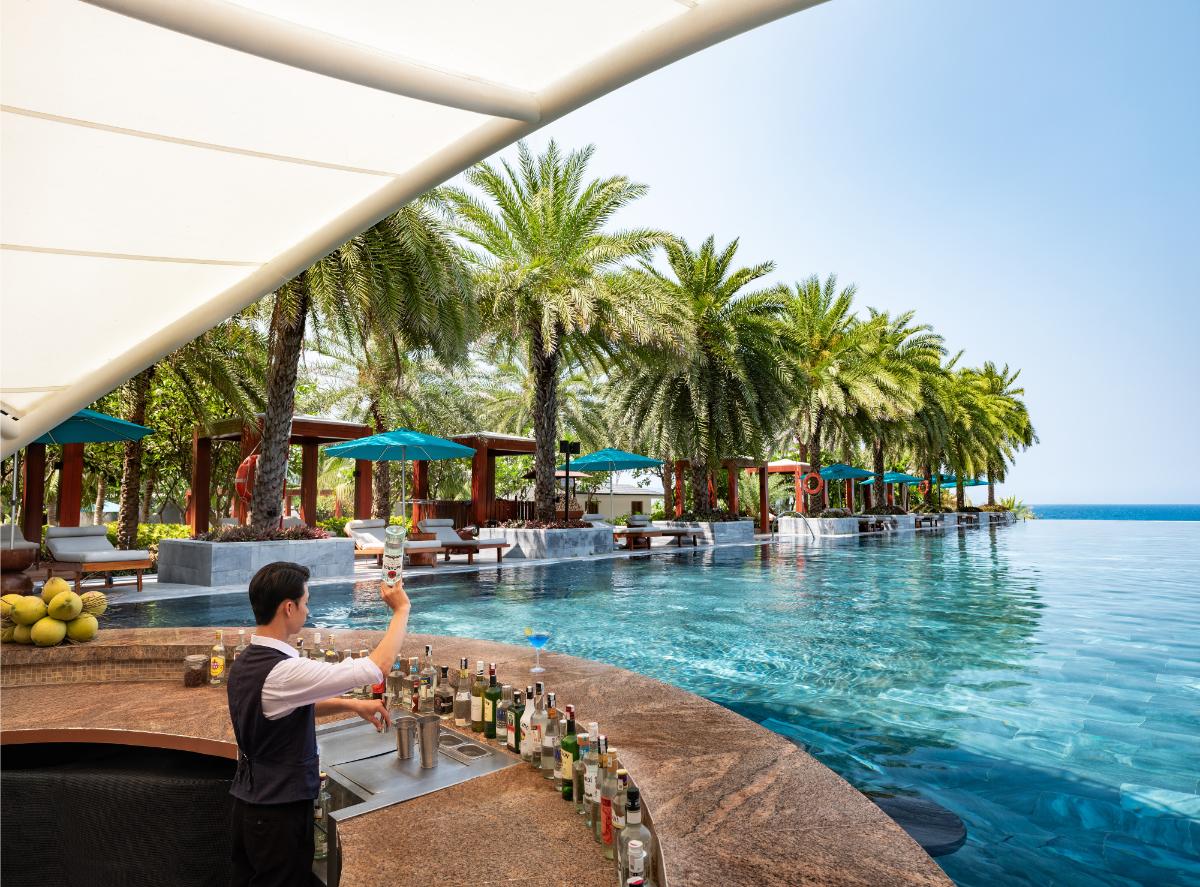 Main Pool Get Wet 5 Khi đại dương được kể bằng vị giác tại Radisson Blu Resort Cam Ranh