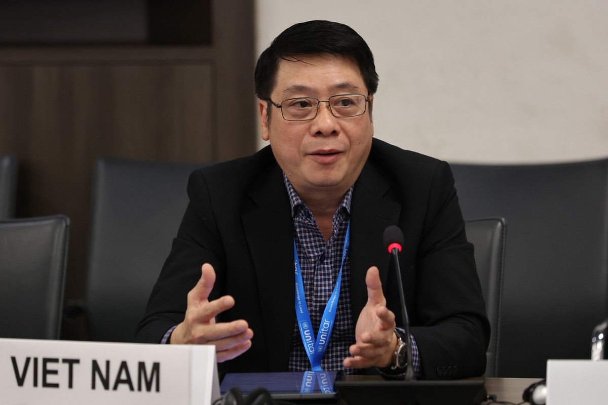 Ông Lê Văn Đạt Phó Giám đốc Học viện chiến lược bồi dưỡng cán bộ xây dựng ACST 2 Tái định vị vai trò của ABS trong hệ thống an toàn giao thông Việt Nam