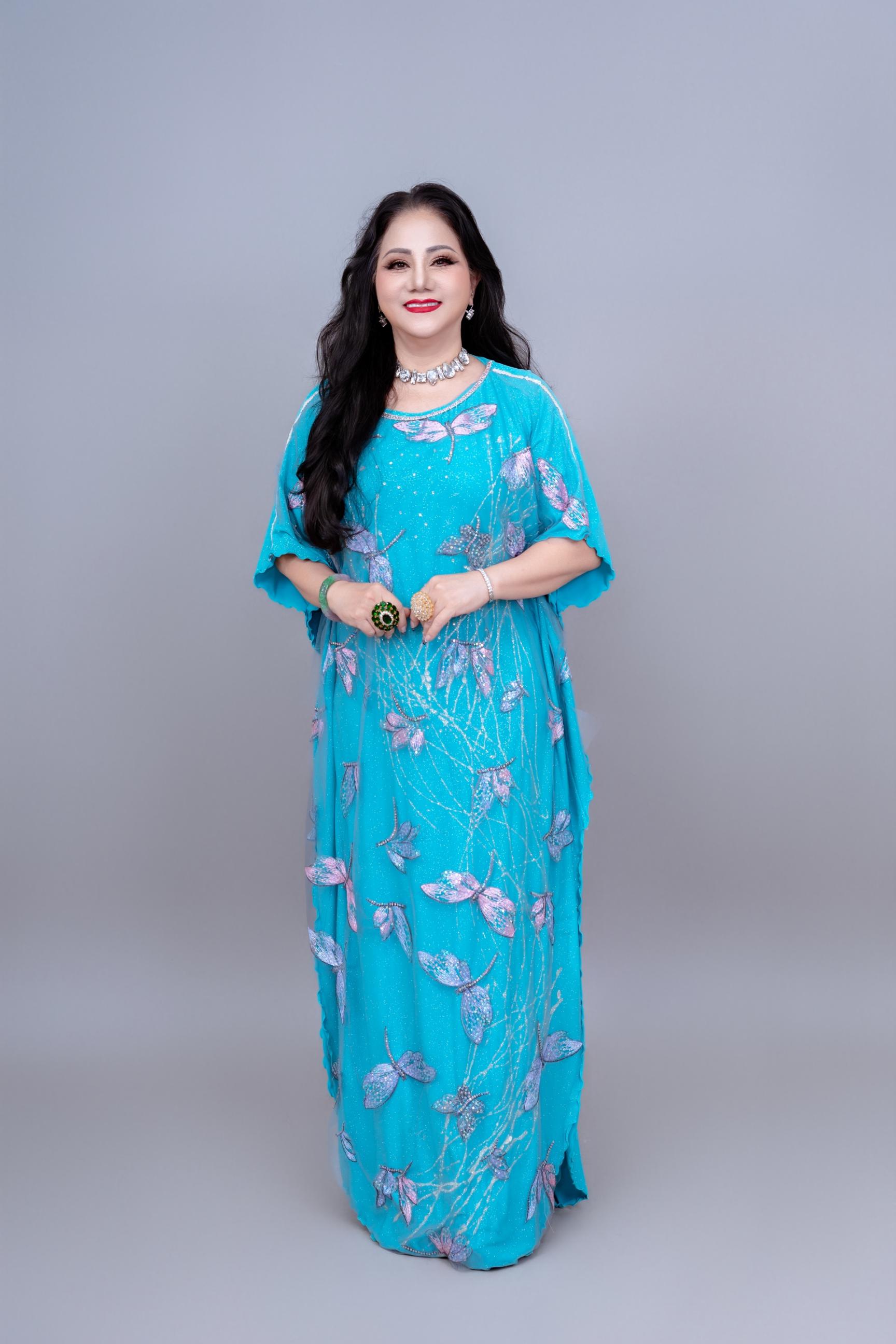 Danh ca Ngọc Ánh: 40 năm làm nghề vẫn luyện hát mỗi ngày DANH CA NGỌC ÁNH 2 batch Danh ca Ngọc Ánh: 40 năm làm nghề vẫn luyện hát mỗi ngày